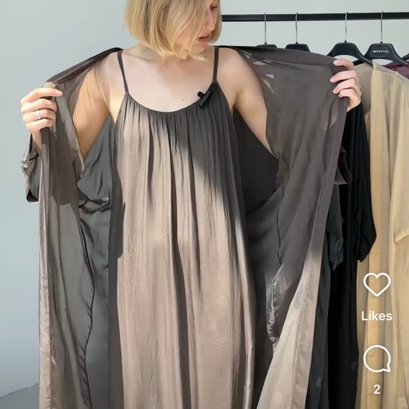 . Italian Silk Dress and Kimono Cape: Refined Elegance - Picture 11 of 13